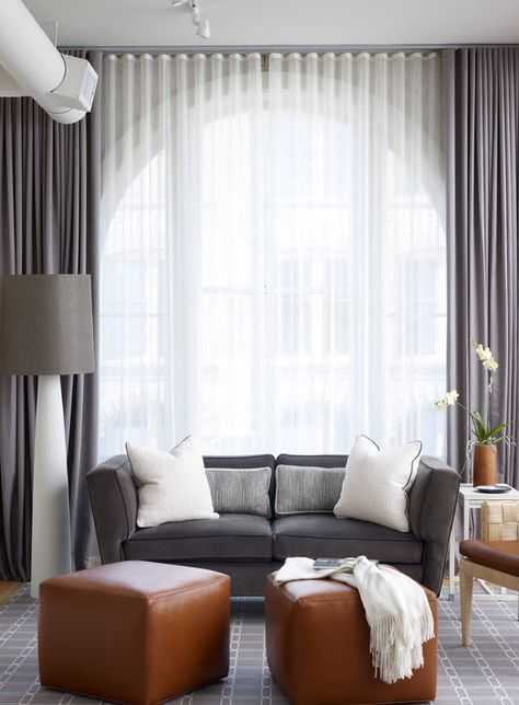 Дизайн гостиной с двумя окнами: оформление интерьера в зависимости от планировки помещения