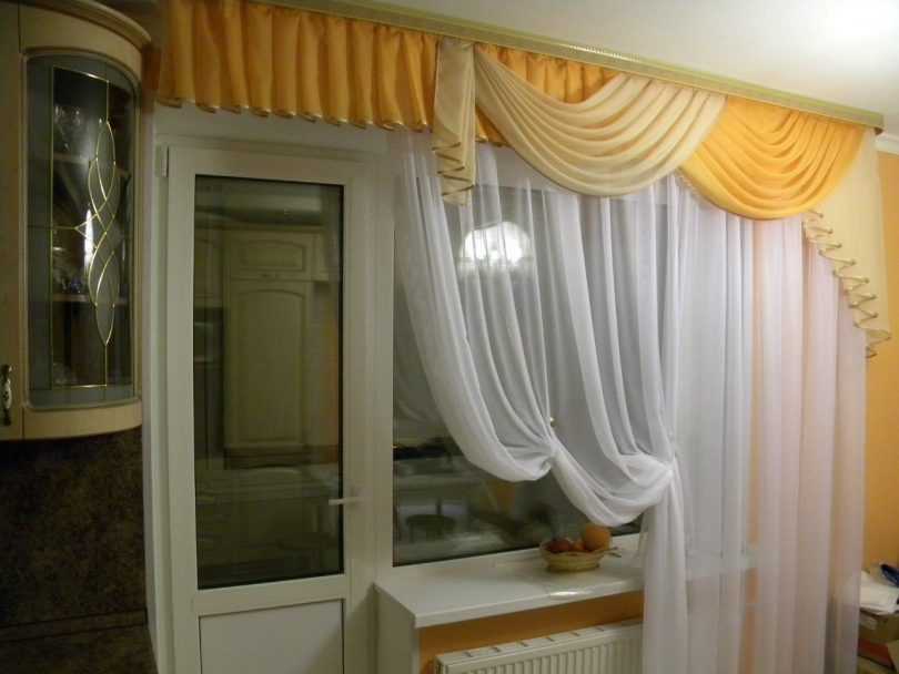 Шторы на кухню с балконной дверью: виды штор, как подобрать ткань и .