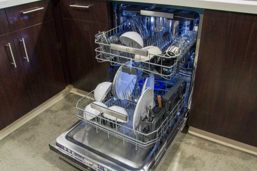 Как выбрать посудомоечную машину и не стоять у раковины каждый день