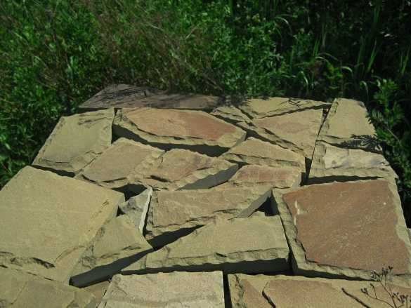 Как уложить природный камень на бетонное основание? стоит ли использовать природный камень во внешней отделке?
