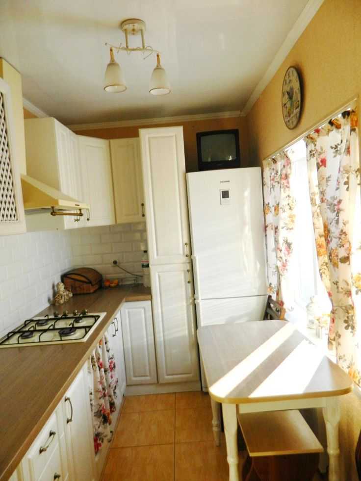 Дизайн прямой маленькой кухни на фото Прямые современные белые кухни с холодильником Красивый интерьер линейной кухни размером 2,3,4 и 5 метров