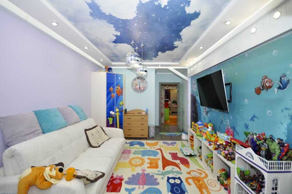Натяжной потолок в детской: варианты оформления, монтаж, идеи