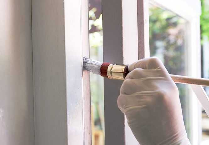 Как отремонтировать и покрасить деревянное окно