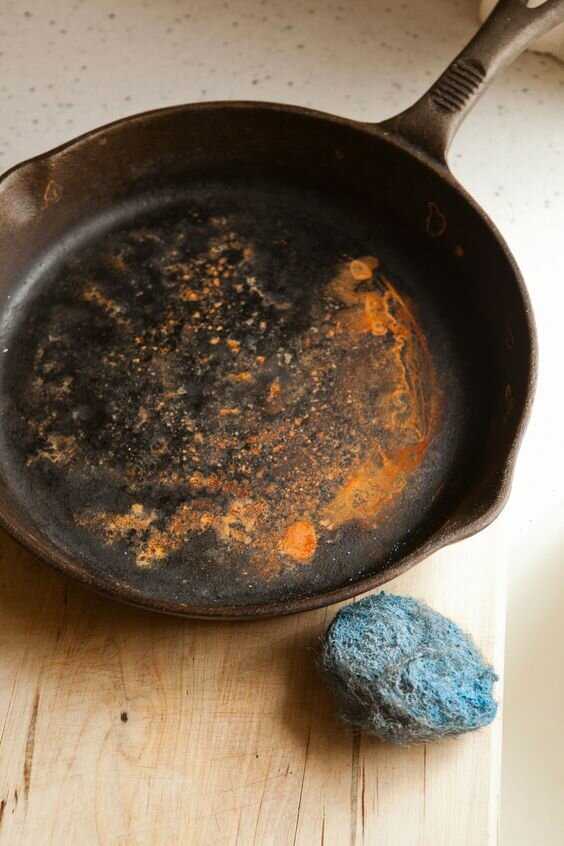 Почему ржавеет чугунная посуда и как ее очистить