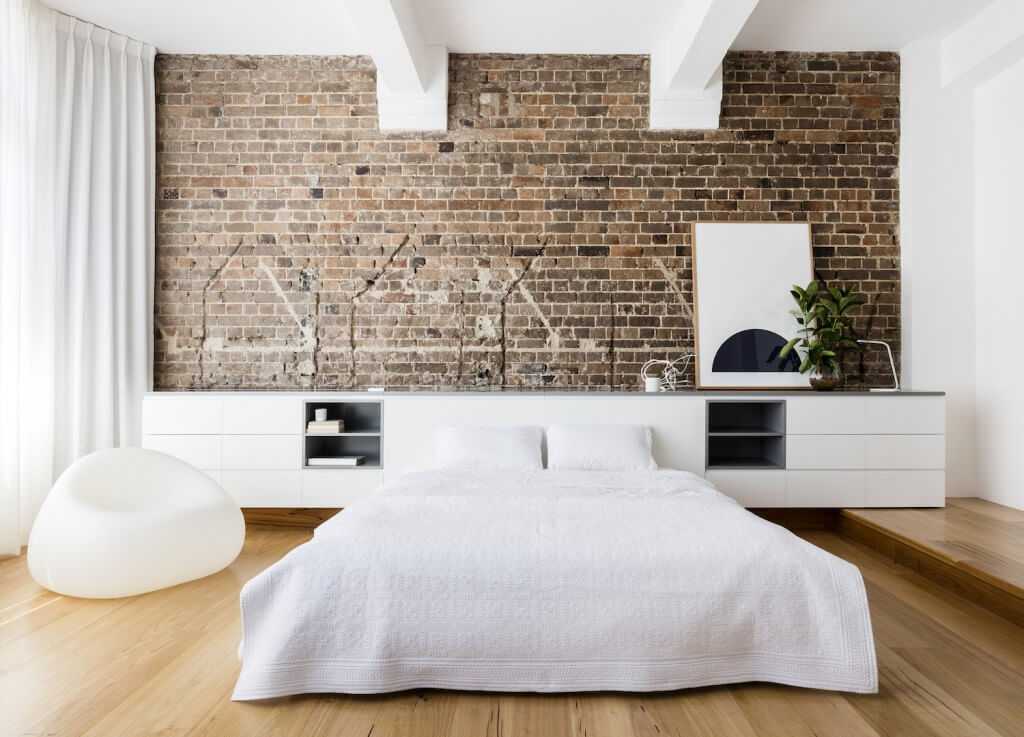 Дизайна интерьера комнат квартиры с кирпичными стенами в разных стилях