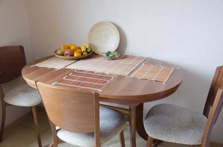 Современный кухонный стол: 100 фото, рекомендации по выбору