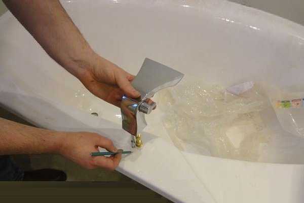 Как установить чугунную ванну своими руками должным образом