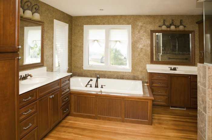 Красивая ванная комната в деревянном доме
