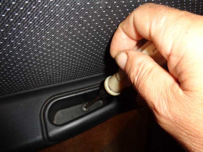 Как снять обшивку и разбрать двери на рено дастер — пошаговая инструкция