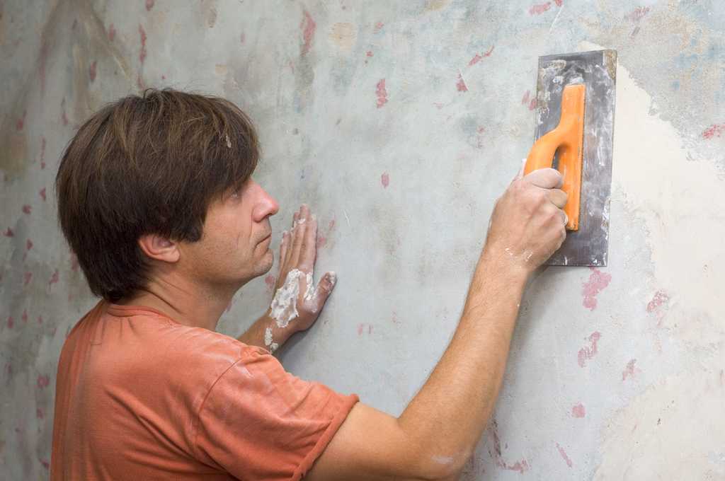Как выравнять стены в ванной под плитку своими руками: чем лучше, какой штукатуркой