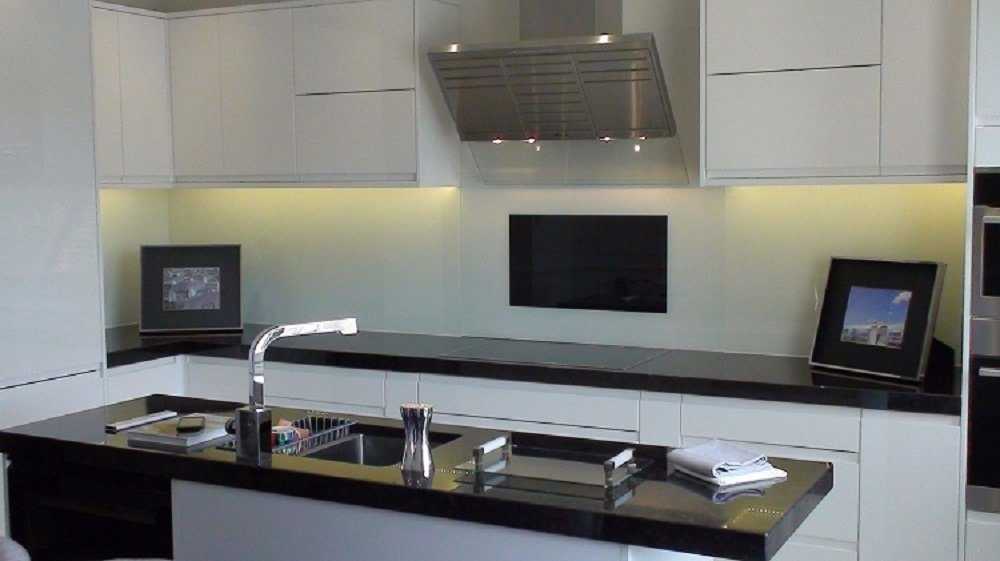 Телевизор на кухню (42 фото): варианты размещения, инструкция по выбору, видео и фото