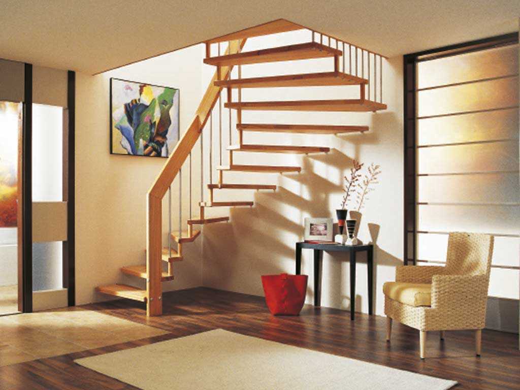 Компактная лестница на второй этаж - виды, варианты для маленьких домов, особенности выбора
