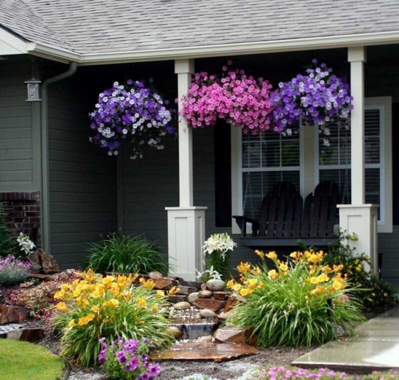 Как оформить красивый палисадник перед домом своими руками?