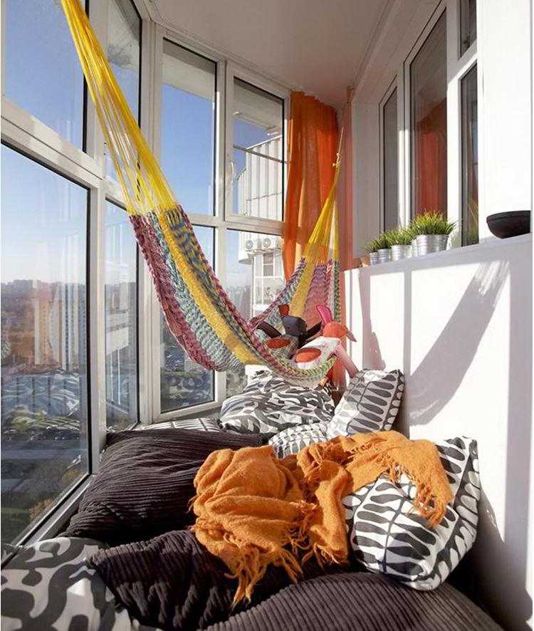 Создаем зону отдыха на балконе: 10 идей для релакса