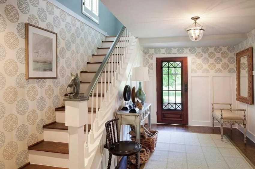 Дизайн лестниц в загородном доме на второй этаж, декор лестницы в деревянном доме