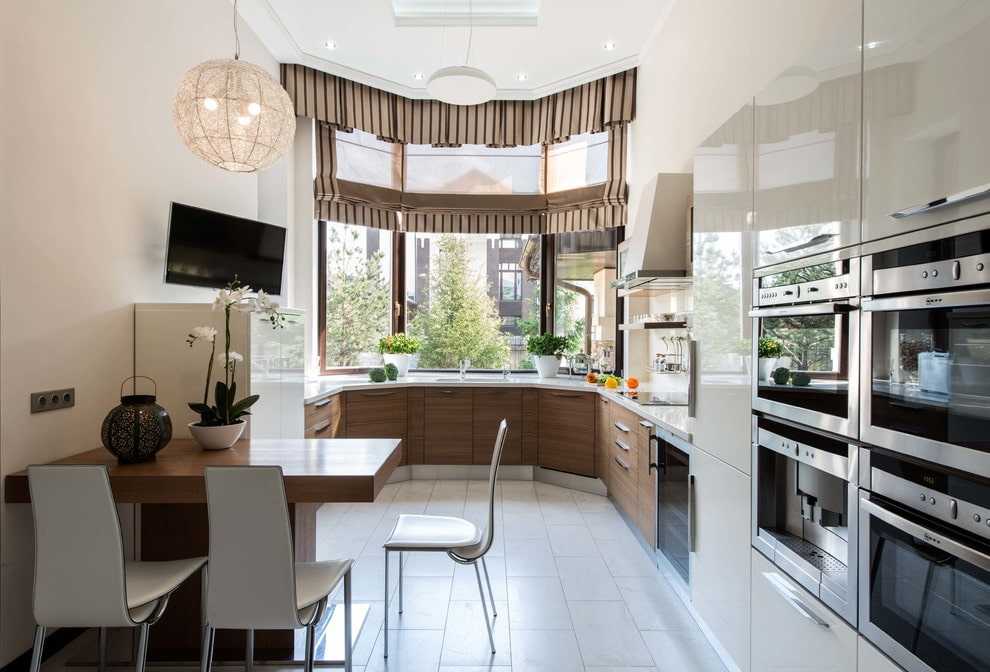 Кухня п44т с эркером в двушке: дизайн, планировка, размеры, шторы | дизайн и фото