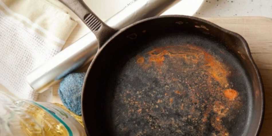 Как быстро убрать ржавчину с чугунной сковороды в домашних условиях