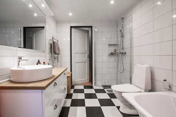 Белая плитка с черной затиркой в ванной: особенности и тонкости дизайна