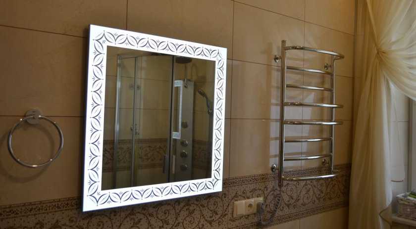 Как правильно повесить зеркало в ванной комнате на плитку