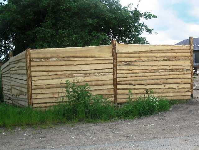 Забор из горбыля – как сделать его красивым и долговечным