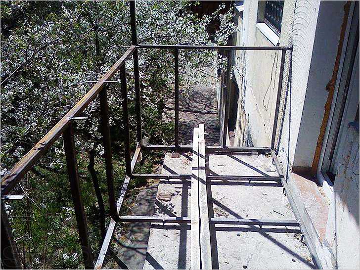 Балкон из металлопрофиля снаружи: 4 этапа отделки | дневники ремонта obustroeno.club