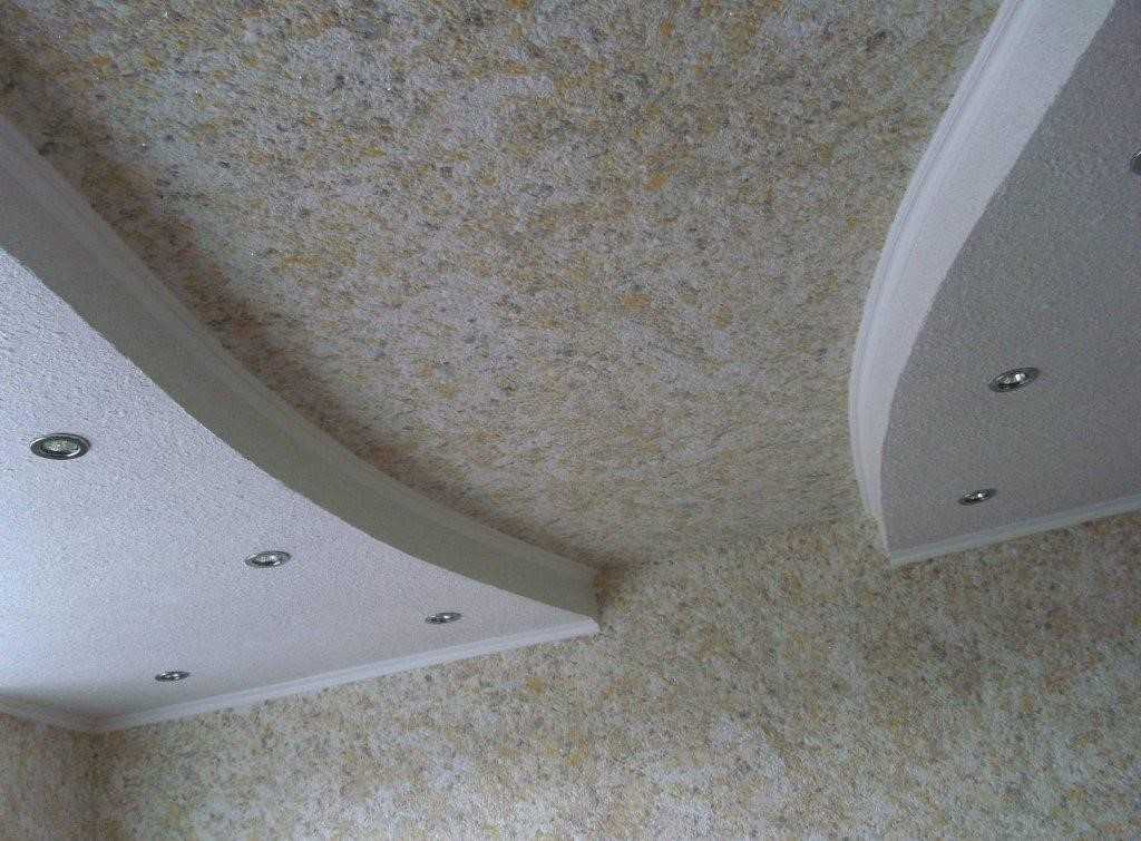 Как наносить жидкие обои на потолок