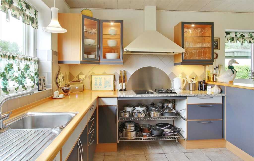 Полезные советы как сделать кухню простонее Плюс реальные фото примеры кухни с грамотным исользованием пространства