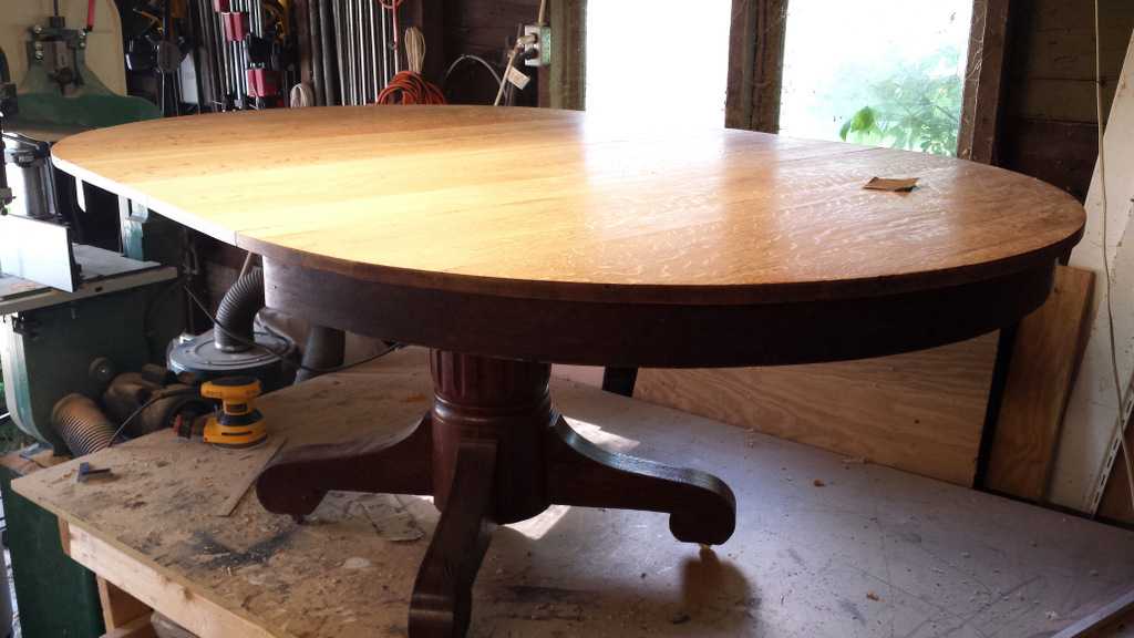 Как отреставрировать старый стол своими руками? (видео)