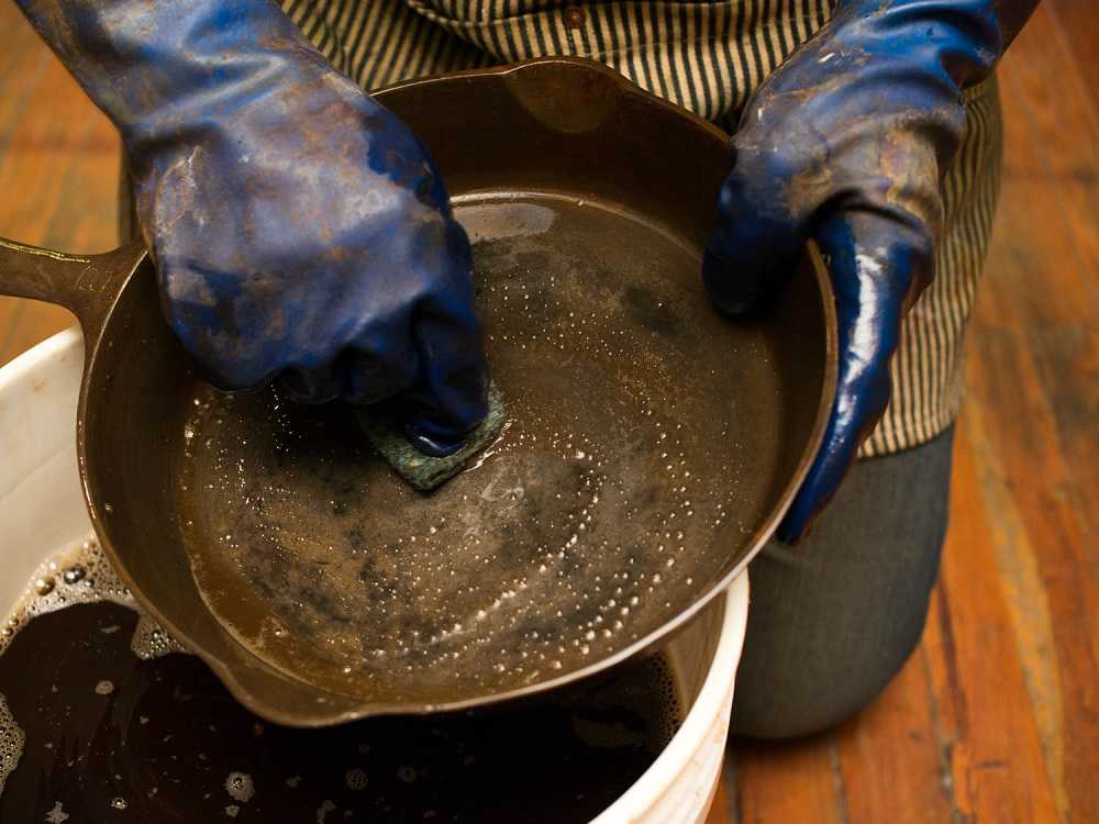 Как очистить чугунную сковороду от ржавчины в домашних условиях