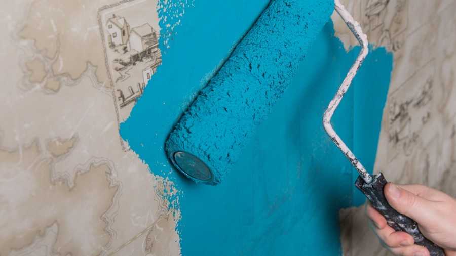 Покраска старых паркетных полов самостоятельно: выбор материала и процесс нанесения краски