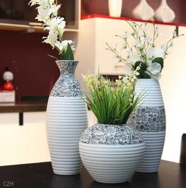 Напольные вазы с цветами в интерьере - оригинальные идеи размещения с фото
