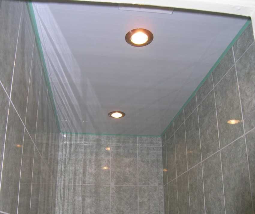 Многие специалисты в области ремонта считают, что делать в ванной потолок из гипсокартона  не самая лучшая идея И действительно, монтируя гипсокартонный
