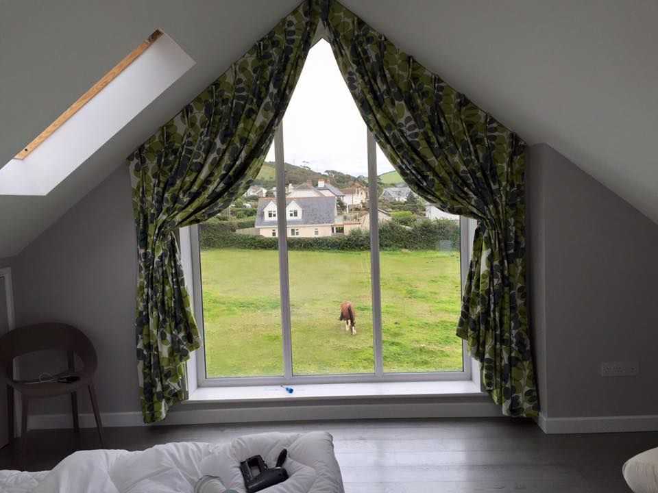 Треугольные окна в доме и квартире, как правильно выбрать шторы