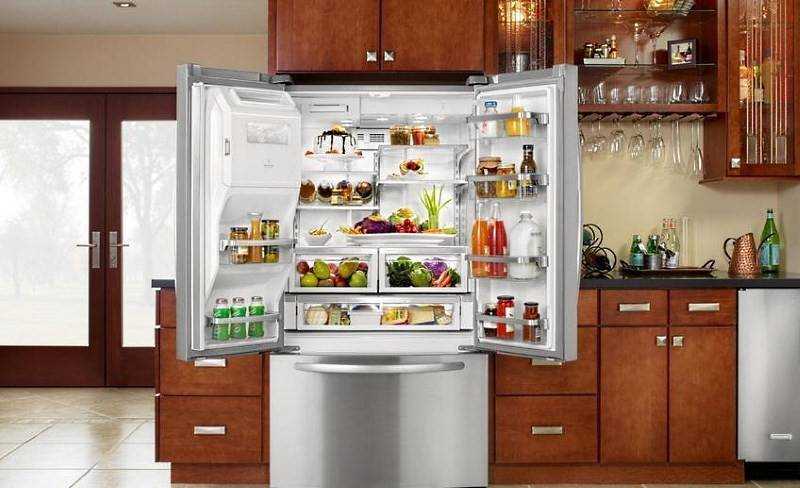 Холодильник на кухне - правила и варианты размещения в интерьере кухни (80 фото)
