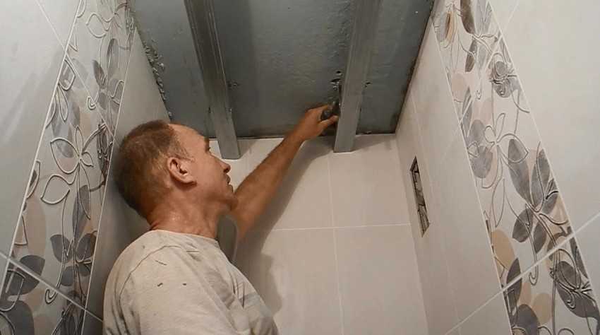 Можно ли сделать потолок из гипсокартона в ванной комнате