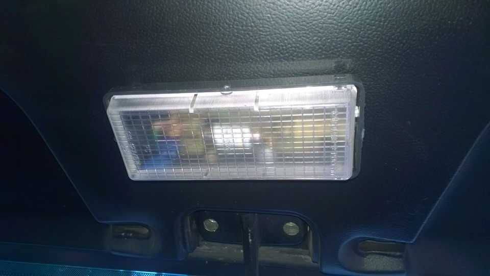 Как снять плафон освещения в салоне автомобиля своими руками