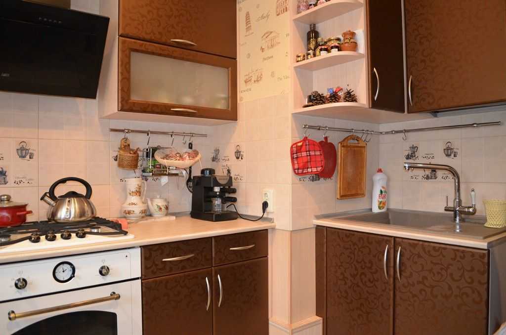 Мебель для кухни в хрущевке: 110+ фото примеров размещения