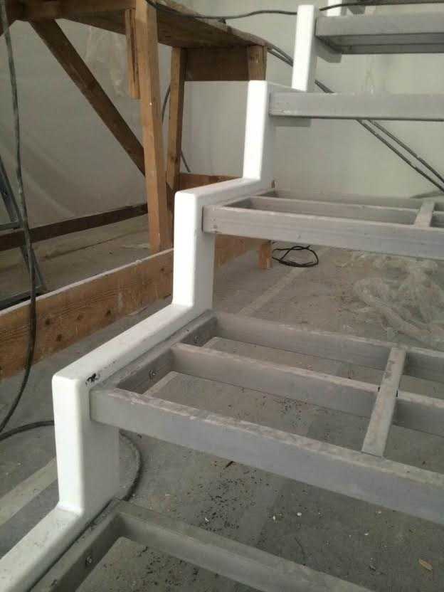 Процесс обшивки металлической лестницы деревом - блог о строительстве
