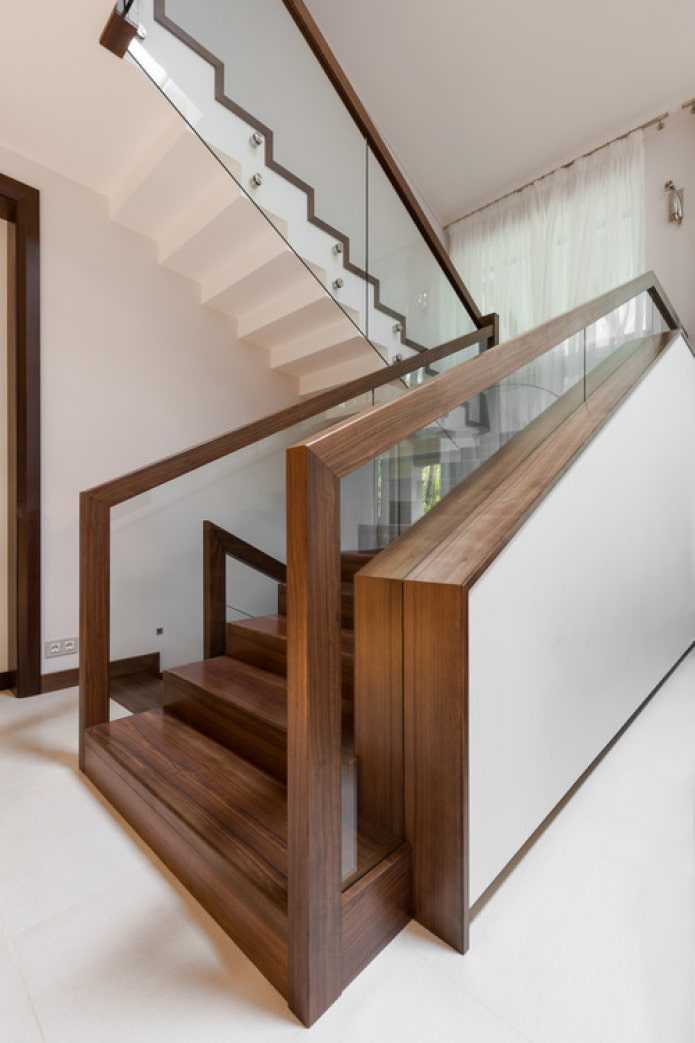Отделка лестницы в частном доме: как оформить пролет из бетона
 - 34 фото