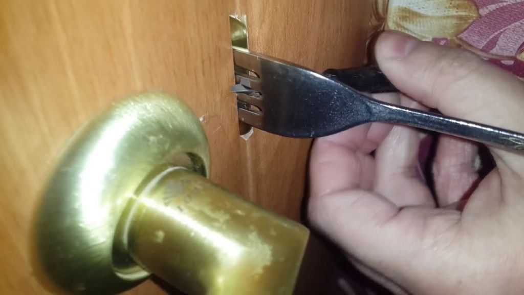 Как открыть захлопнувшуюся дверь в квартиру, межкомнатную дверь