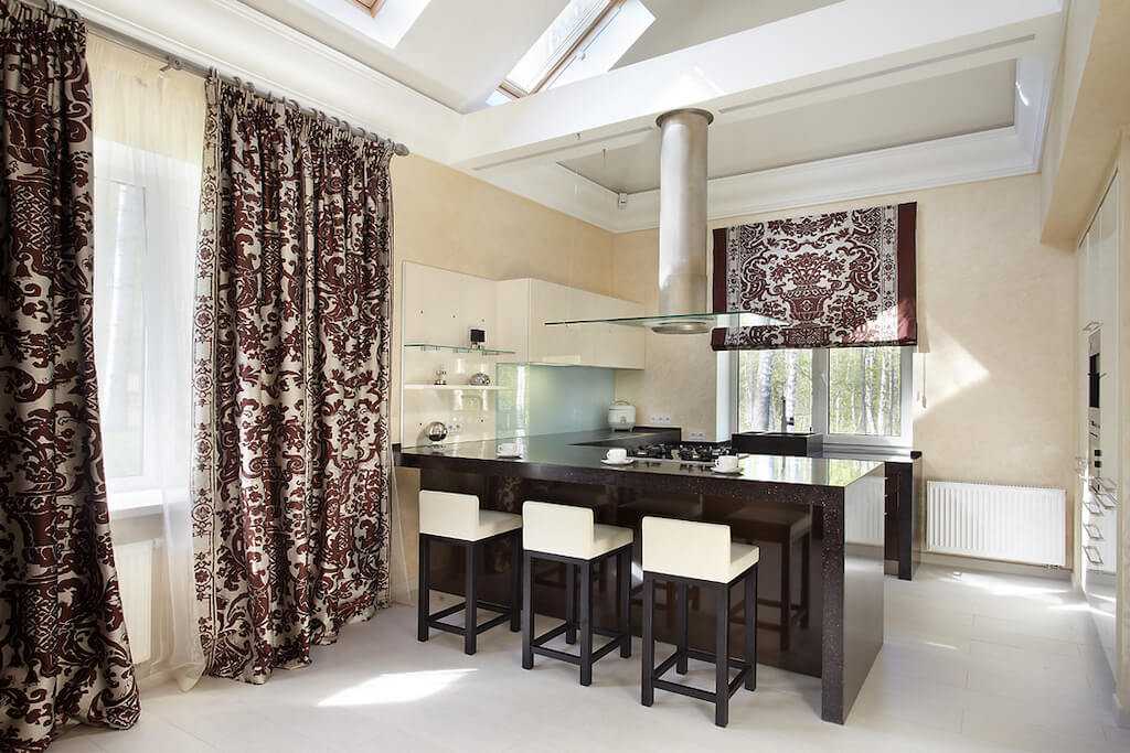 Дизайн кухни совмещенной с гостиной в частном доме 131 фото