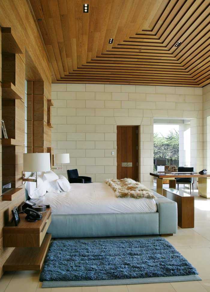 Красивый потолок в деревянном доме: фото лучших интерьеров
