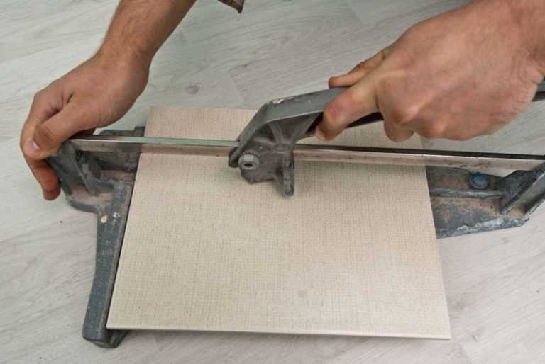 Как резать керамическую плитку стеклорезом