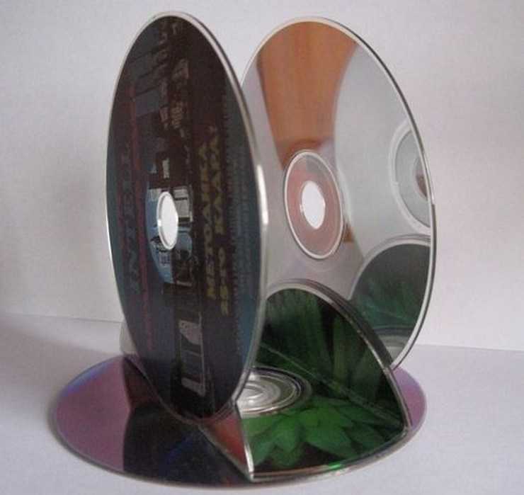 Поделки из дисков на стену. для меломанов: поделки из сd дисков для дома и для дачи своими руками (65 фото)