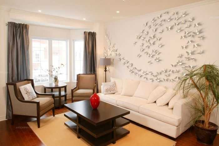 Дизайн стены над диваном в гостиной: интересные варианты и особенности использования декора