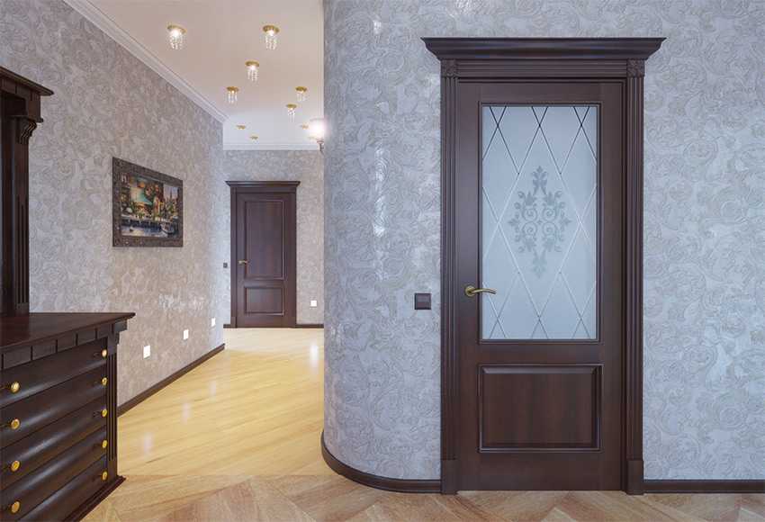 Фото межкомнатных дверей в интерьерах квартир разных стилей