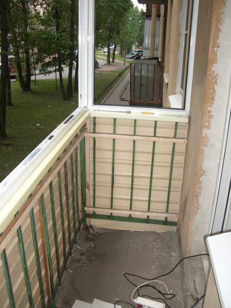 Ремонт балконной плиты можно сделать как с привлечением строительных организаций, так и собственными силами В зависимости от степени разрушения