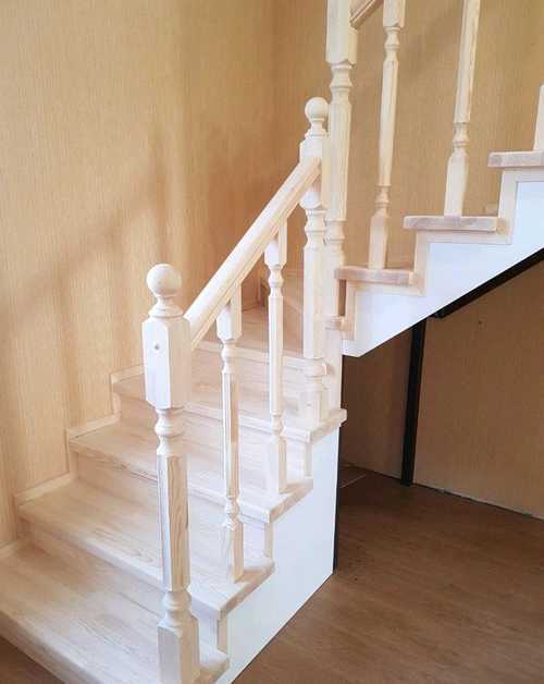 Покраска лестницы из сосны