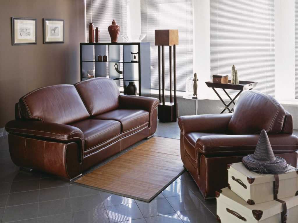 Современные угловые кожаные диваны в интерьере квартиры и дома кухня, гостиная Большие и маленькие кожаные диваны на фото Черный и серый кожаный диван