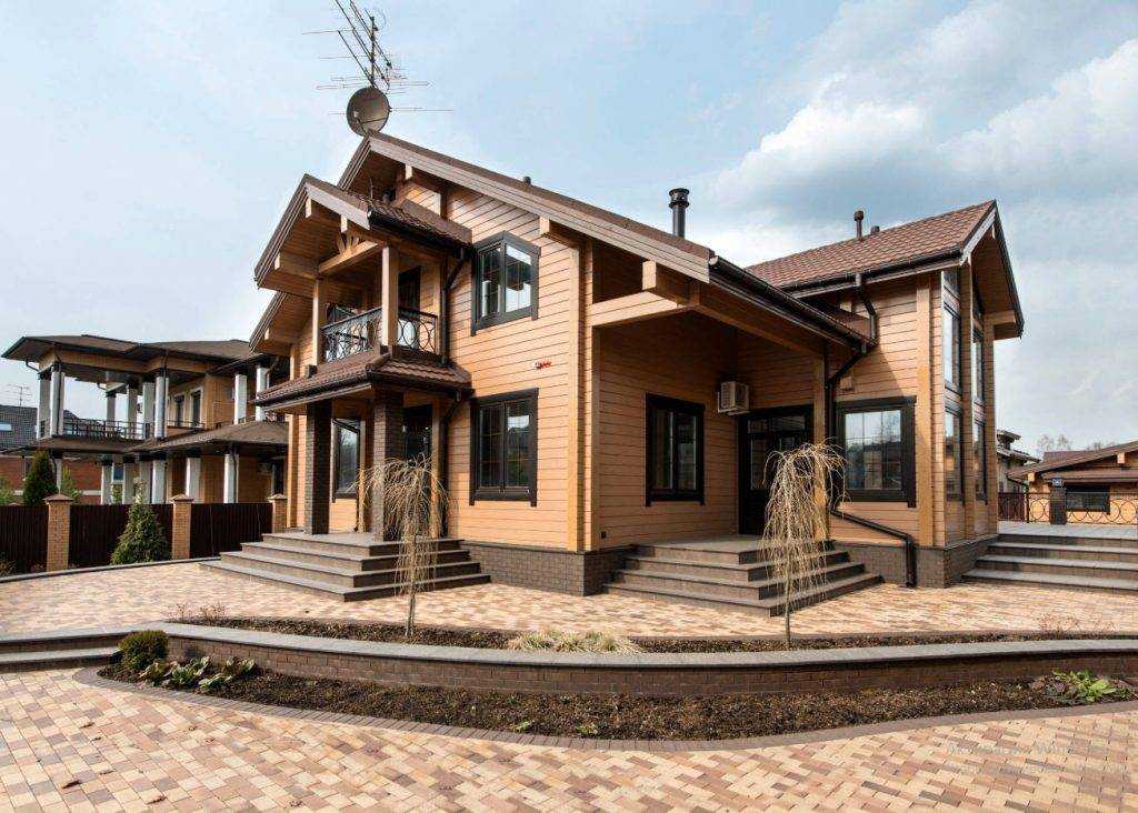 Дизайн деревянного дома из бруса снаружи на фото Красивые фасады деревянных загородных домов Частные дома из дерева бревна Деревянные коттеджи